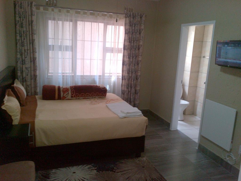 Chisam Guest Lodge Pty Ltd Johannesburg Room photo