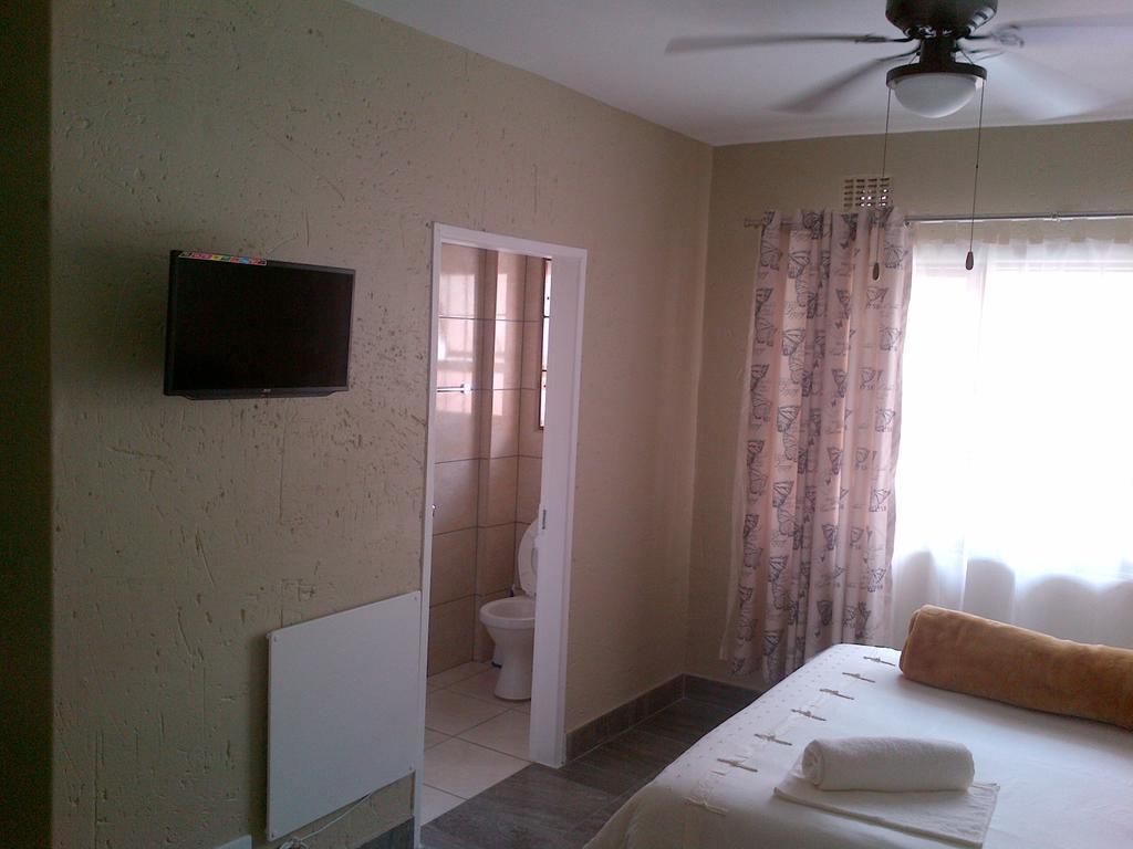 Chisam Guest Lodge Pty Ltd Johannesburg Room photo