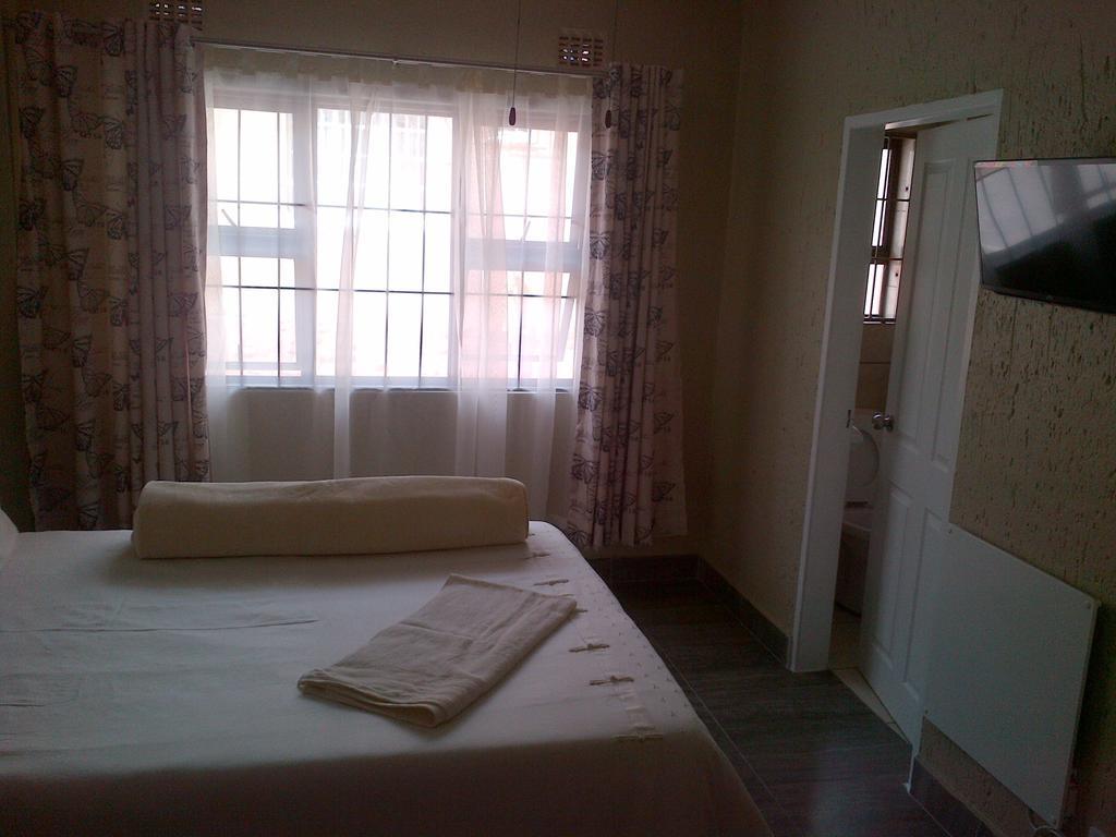 Chisam Guest Lodge Pty Ltd Johannesburg Room photo